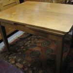 426 4314 DINING TABLE